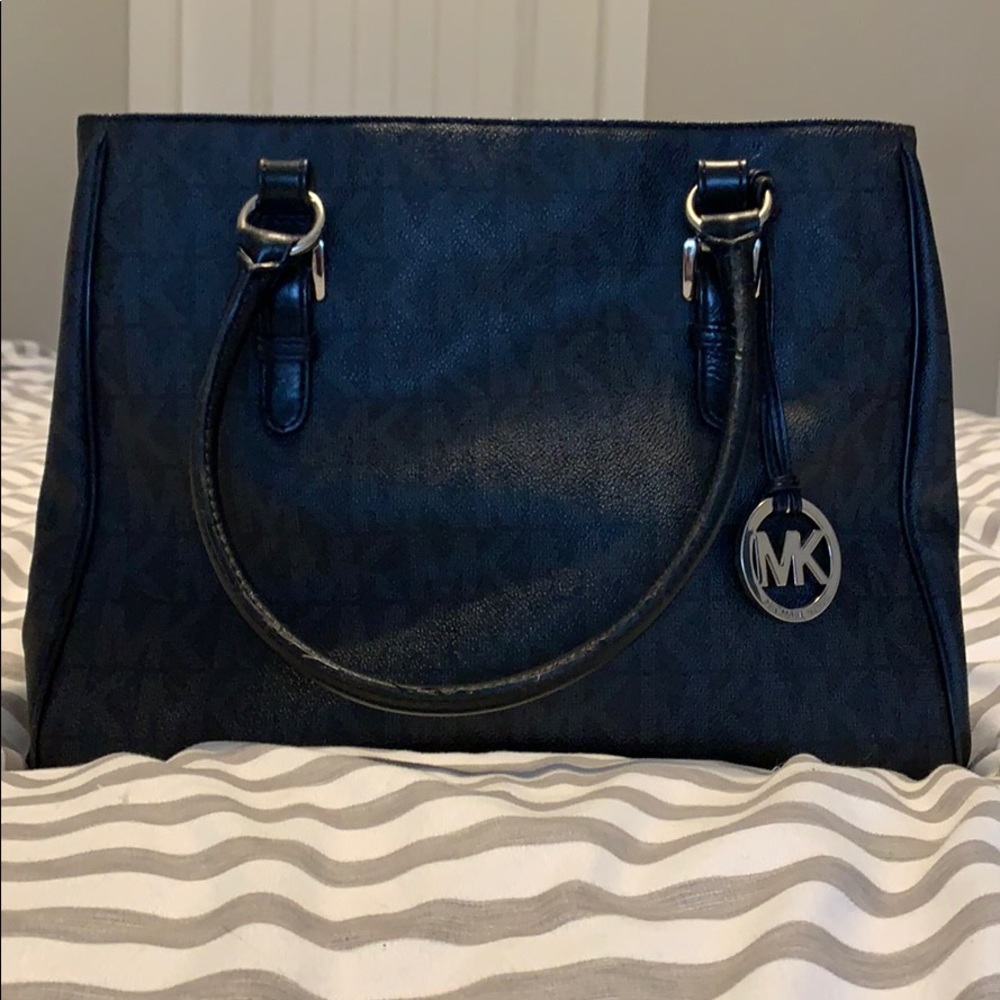 ✨EUC MICHAEL KORS large handbag